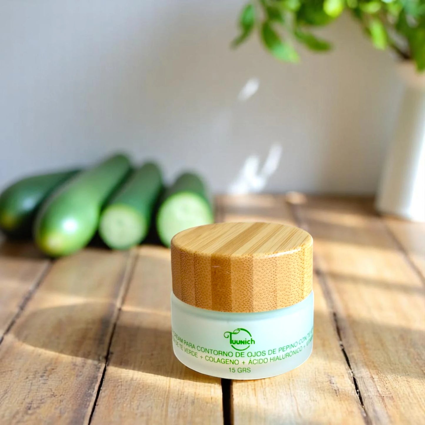 Contorno de ojos de pepino con ácido hialurónico