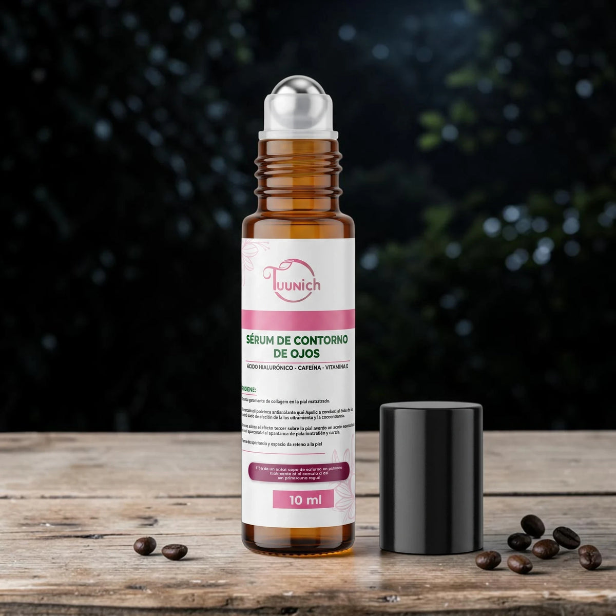 Sérum de contorno de ojos Tuunich con cafeína, ácido hialurónico y vitamina E en frasco roll-on sobre mesa de madera.